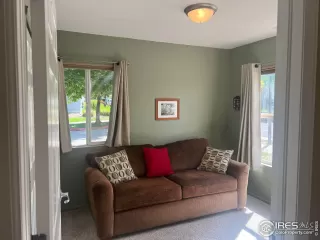 Photo #5: 1011709 Listing