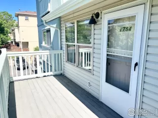 Photo #2: 1011807 Listing