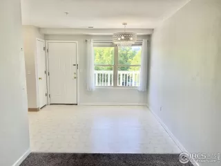 Photo #4: 1011807 Listing