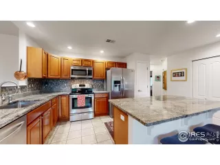 Photo #2: 1011819 Listing