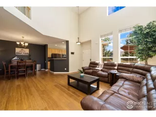 Photo #5: 1011896 Listing