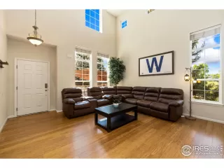 Photo #6: 1011896 Listing