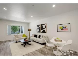 Photo #5: 1011993 Listing