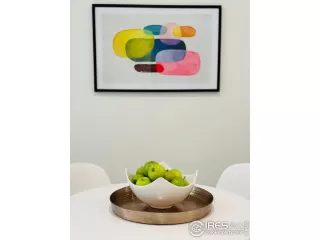 Photo #6: 1011993 Listing