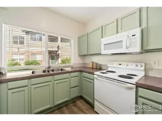 Photo #4: 1012049 Listing