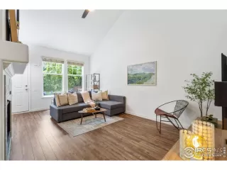 Photo #5: 1012076 Listing