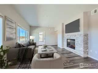 Photo #4: 1012086 Listing