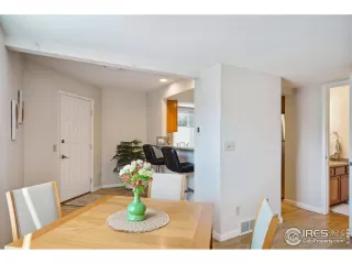 Photo #5: 1012141 Listing