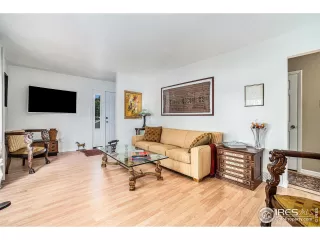 Photo #4: 1012143 Listing