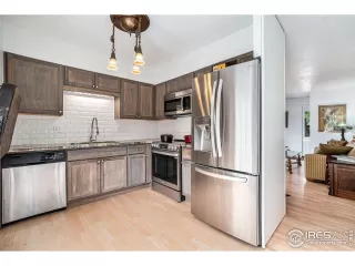 Photo #6: 1012143 Listing