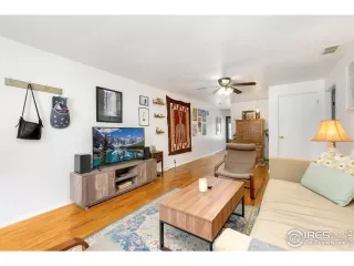 Photo #5: 1012163 Listing