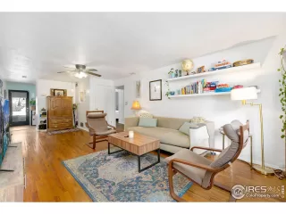 Photo #6: 1012163 Listing