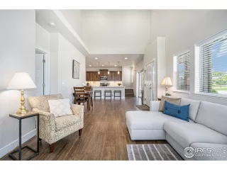 Photo #5: 1012283 Listing