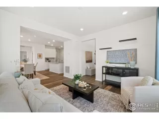 Photo #3: 1012299 Listing