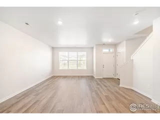 Photo #5: 1012311 Listing