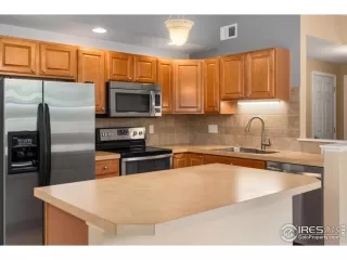 Photo #6: 1012398 Listing