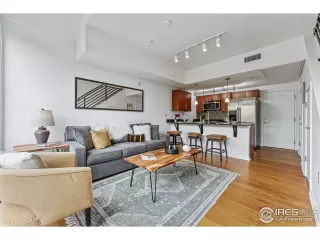 Photo #5: 1012415 Listing