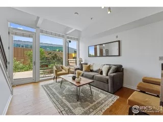 Photo #6: 1012415 Listing