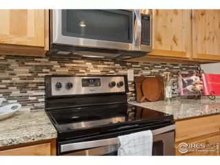 Photo #6: 1012437 Listing