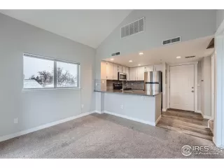 Photo #4: 1012481 Listing