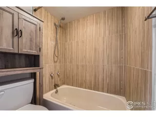 Photo #6: 1012481 Listing