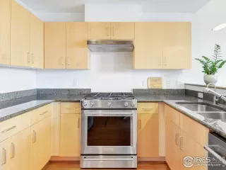 Photo #5: 1012504 Listing