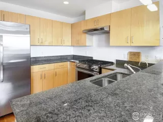 Photo #6: 1012504 Listing