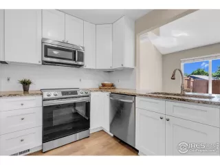 Photo #4: 1012516 Listing