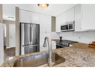 Photo #5: 1012516 Listing