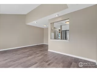 Photo #6: 1012516 Listing