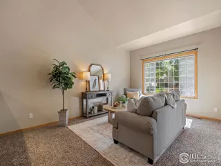 Photo #5: 1012541 Listing