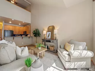 Photo #6: 1012541 Listing