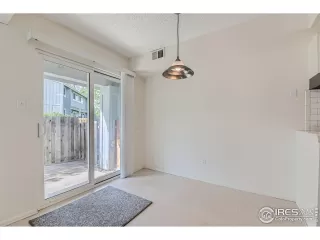 Photo #4: 1012546 Listing