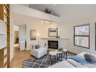 Photo #3: 1012558 Listing