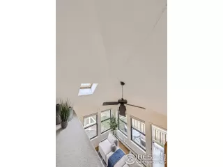 Photo #4: 1012558 Listing