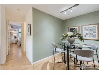 Photo #5: 1012558 Listing