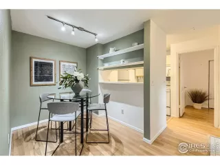 Photo #6: 1012558 Listing