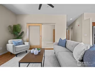 Photo #2: 1012588 Listing