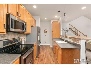 Photo #4: 1012596 Listing