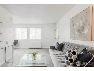 Photo #3: 1012628 Listing