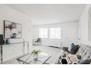 Photo #4: 1012628 Listing