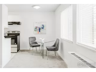 Photo #6: 1012628 Listing