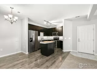 Photo #4: 1012682 Listing