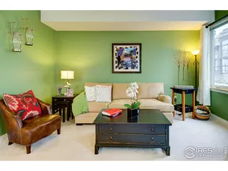 Photo #5: 1012692 Listing