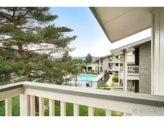 Photo #4: 1012786 Listing