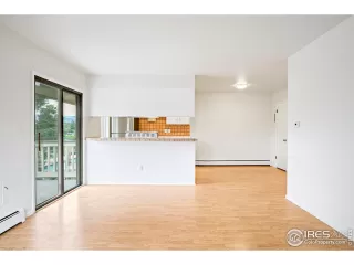 Photo #5: 1012786 Listing