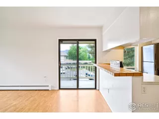 Photo #6: 1012786 Listing