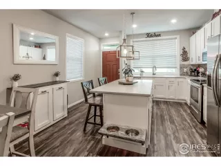 Photo #6: 1012799 Listing