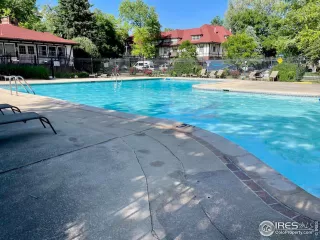 Photo #3: 1012838 Listing