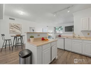 Photo #4: 1012839 Listing